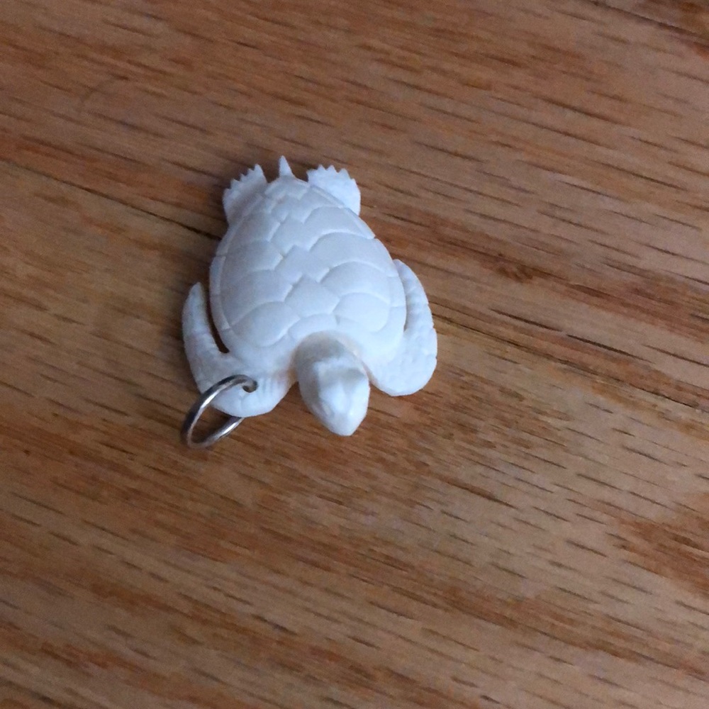 Turtle Pendant 🐢 - Picture 2 of 3